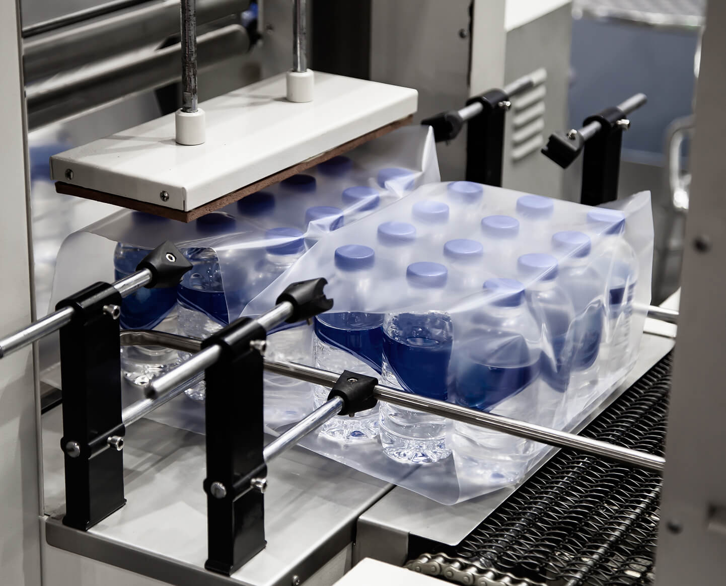 Automatic shrink wrap machine